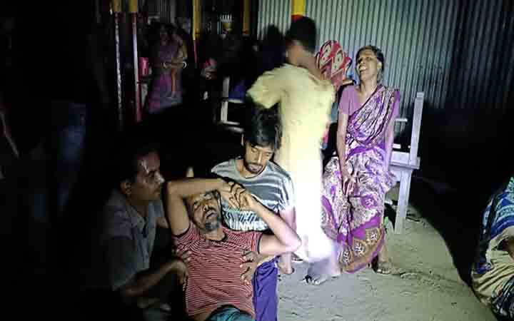 মানিকগঞ্জে বাসের ধাক্কায় কলেজছাত্রসহ নিহত ২